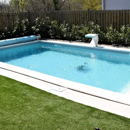 Luxury Flat With Heated Pool & Jacuzzi