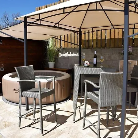 Appartement Luxury Flat With Heated Pool & Jacuzzi Rijeka