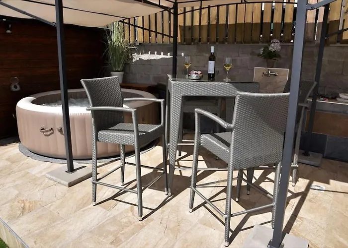 דירה Luxury Flat With Heated Pool & Jacuzzi