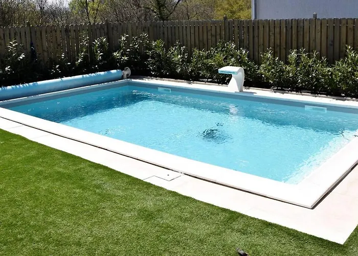 Luxury Flat With Heated Pool & Jacuzzi