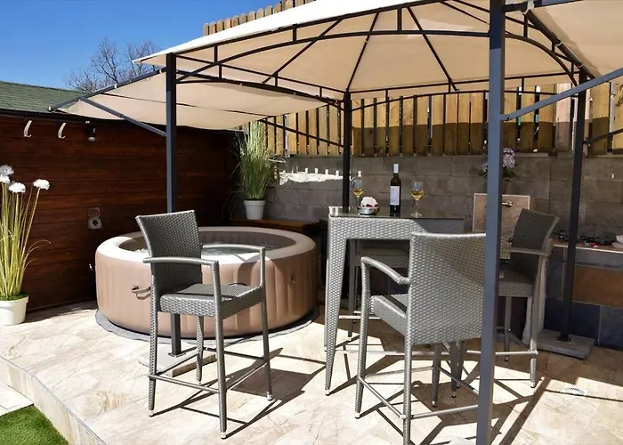 דירה Luxury Flat With Heated Pool & Jacuzzi רייקה