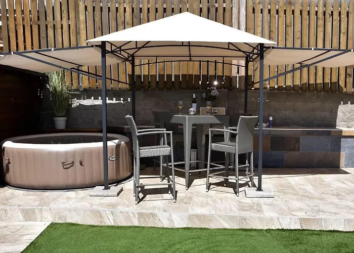 Luxury Flat With Heated Pool & Jacuzzi