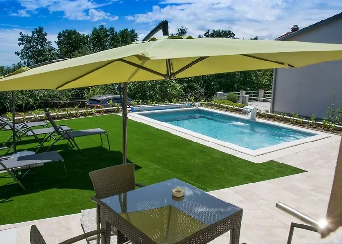 Luxury Flat With Heated Pool & Jacuzzi