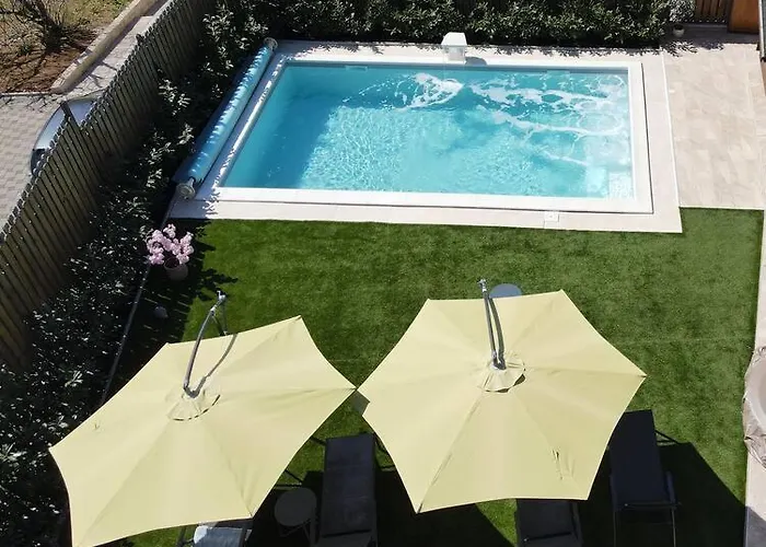 Luxury Flat With Heated Pool & Jacuzzi