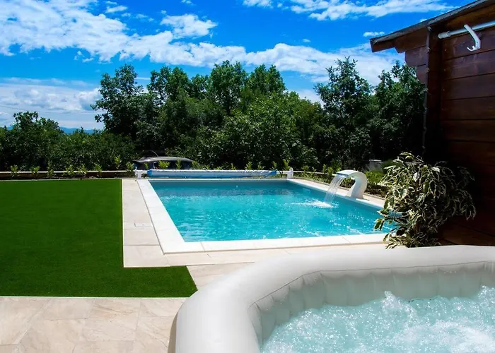 Apartman Luxury Flat With Heated Pool & Jacuzzi