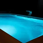 Luxury Flat With Heated Pool & Jacuzzi *