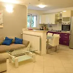 Luxury Flat With Heated Pool & Jacuzzi Apartman *