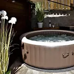 Luxury Flat With Heated Pool & Jacuzzi