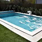 Luxury Flat With Heated Pool & Jacuzzi Apartman *