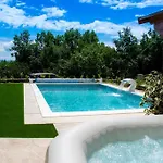 Apartman Luxury Flat With Heated Pool & Jacuzzi