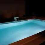 Luxury Flat With Heated Pool & Jacuzzi Apartman Rijeka