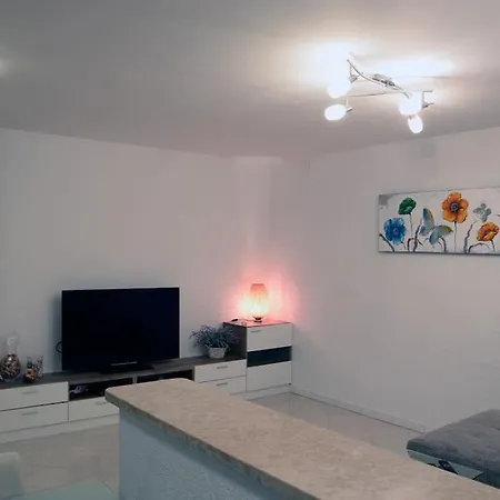 公寓 Luxury Flat With Heated Pool & Jacuzzi 里耶卡