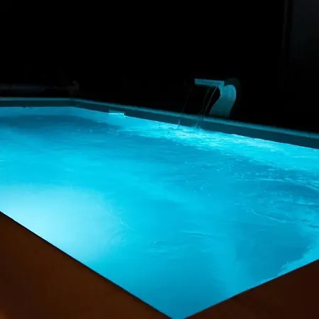 Luxury Flat With Heated Pool & Jacuzzi *