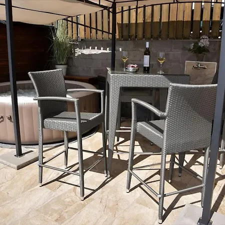 شقة Luxury Flat With Heated Pool & Jacuzzi