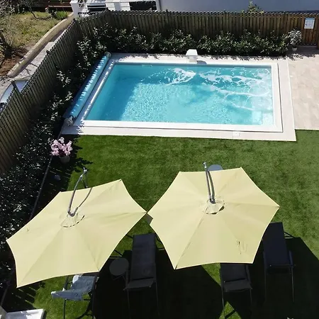 Luxury Flat With Heated Pool & Jacuzzi