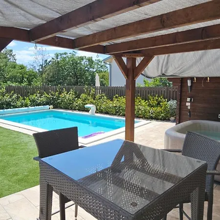 公寓 Luxury Flat With Heated Pool & Jacuzzi