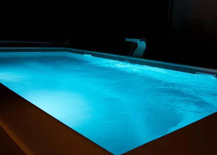 Luxury Flat With Heated Pool & Jacuzzi *